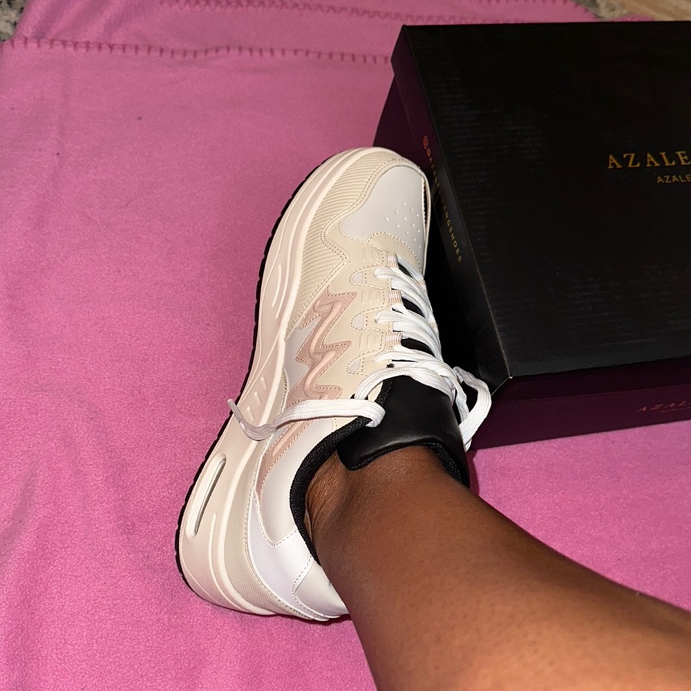 Women’s or girls size 8 sneakers platform style very beautiful